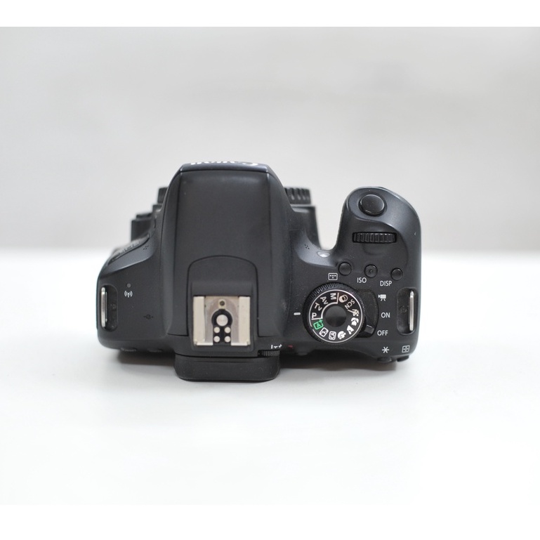 Bộ máy ảnh Canon EOS 800D kèm ống kính Canon EF-S 18-55mm STM