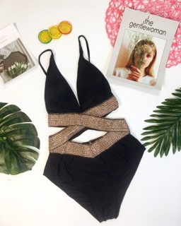 Bikini cut-out sẽy( kèm hình thật)