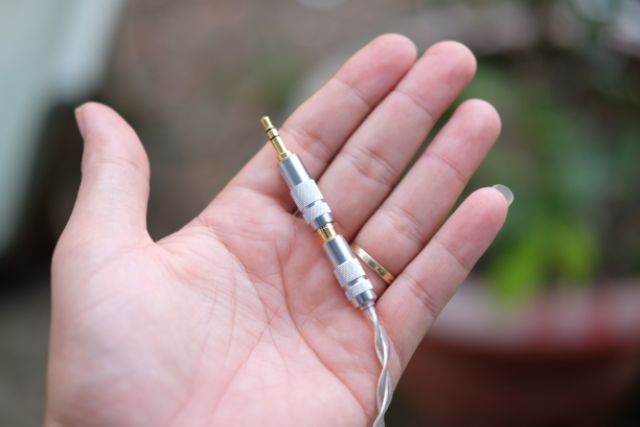 Giắc chuyển đổi cân bằng 2.5mm cái ra 3.5mm đực hãng Oyaide Nhật.
