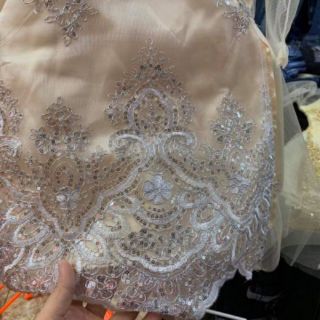 Áo dài ren diện Tết