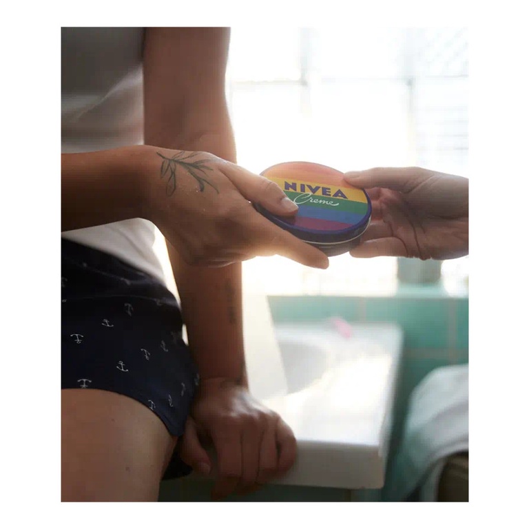 Kem dưỡng ẩm Nivea Creme Rainbow Edition 75ml