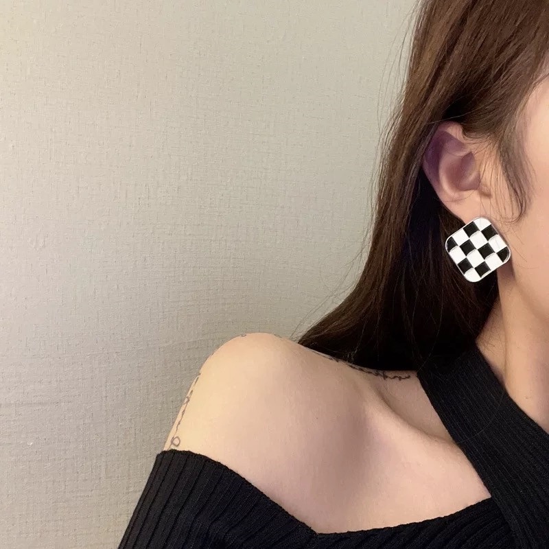 Bông Tai Mạ Bạc 925 Hình Vuông Kẻ Sọc Caro Trắng Đen Cá Tính Thời Trang