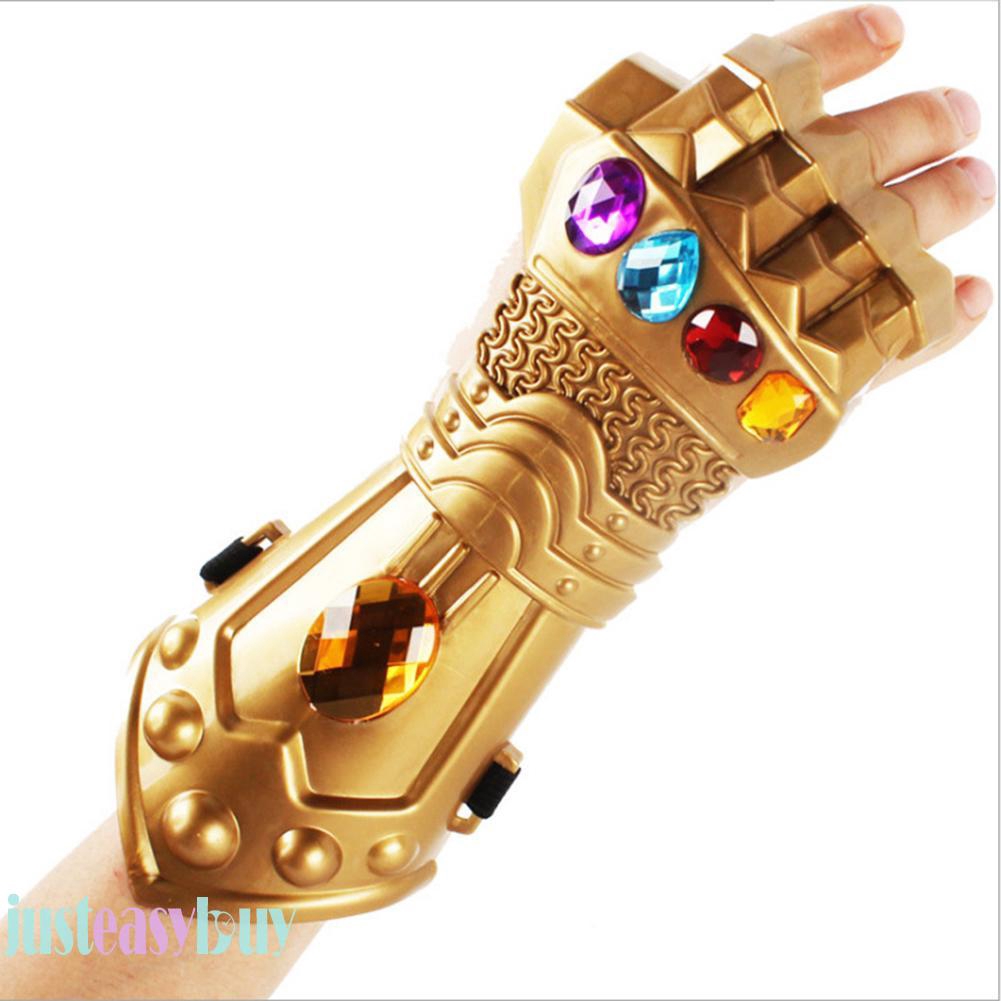 Găng tay vô cực hóa trang nhân vật thanos trong phim Avengers