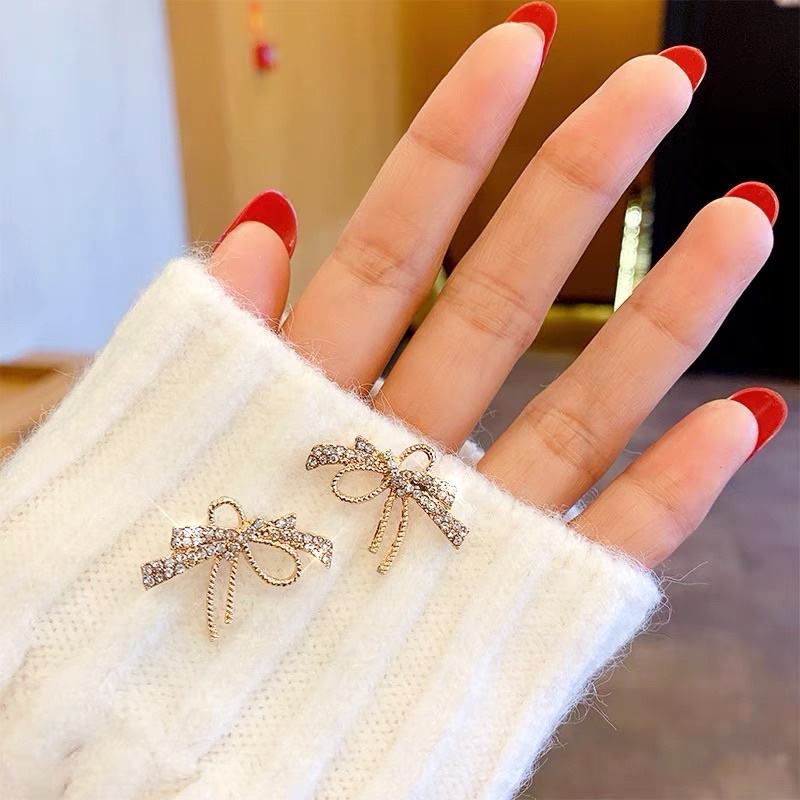 Khuyên tai nơ đính hạt đơn giản- Maben