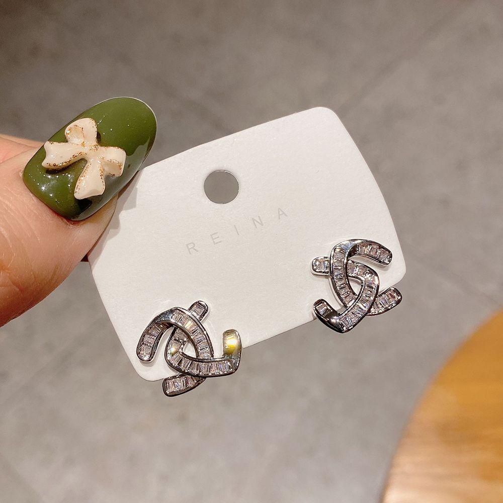 Bông Tai Chữ C VANES1 Thời Trang Nữ Tính