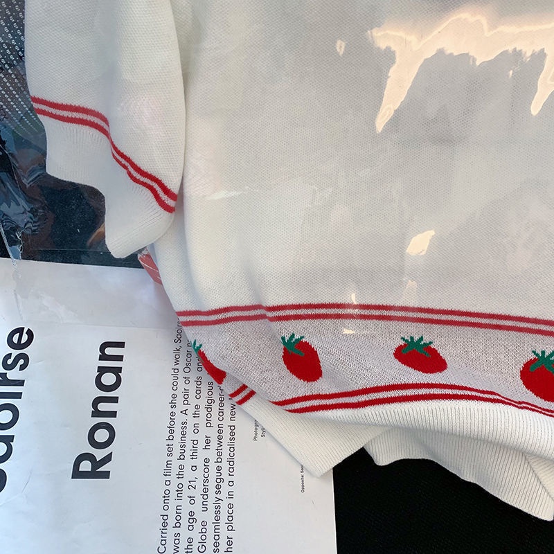 Áo thun tay ngắn dệt kim dáng ngắn cổ polo hoạ tiết dâu tây phong cách phương Tây thời trang mùa hè 2022 cho nữ