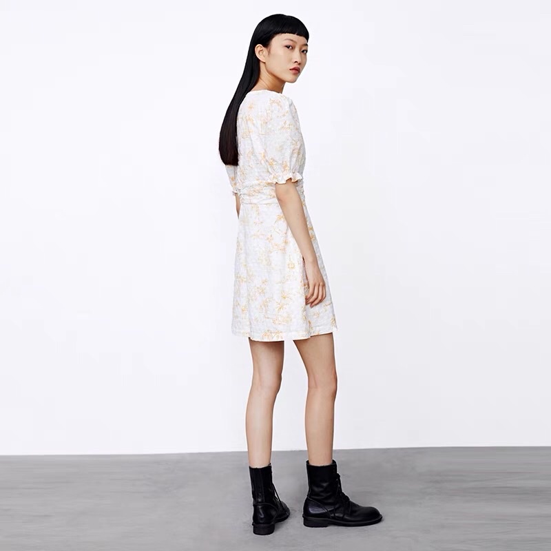 Đầm hoạ tiết vàng Urban Revivo