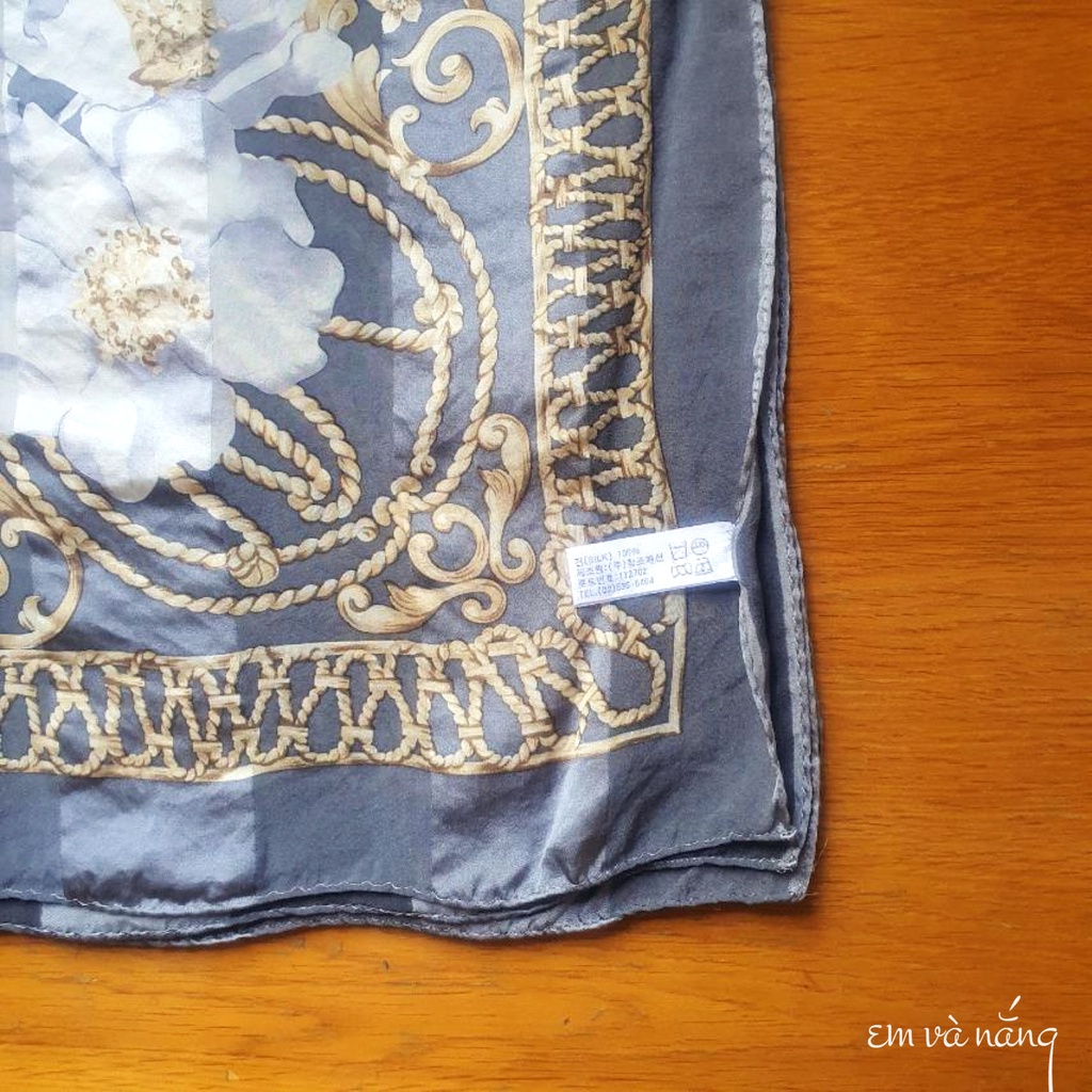 Khăn lụa vintage Nhật. Hiệu Nina Ricci không còn lạ lẫm với các nàng yêu vintage. Chất lụa 100% - Em và nắng