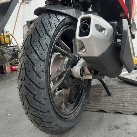 Vỏ Pirelli gai Angel Scooter các size 90/80-14, 100/80-14,110/80 -14, 150/70 -14