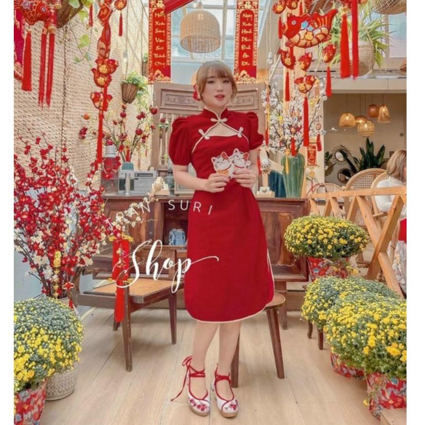 Đầm Đỏ Cổ Tàu, Sườn Xám Cách Tân Cut Out Viền Ngực Xẻ Đùi Phối Cúc Tàu Trang Trí Thời Trang Xuân Xinh Xắn. | BigBuy360 - bigbuy360.vn