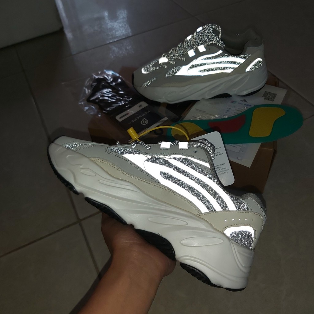 [FREE SHIP + BÁN GIÁ SỈ + BOX+] Giày YZ 700 Full phản quang + full box + tất | BigBuy360 - bigbuy360.vn
