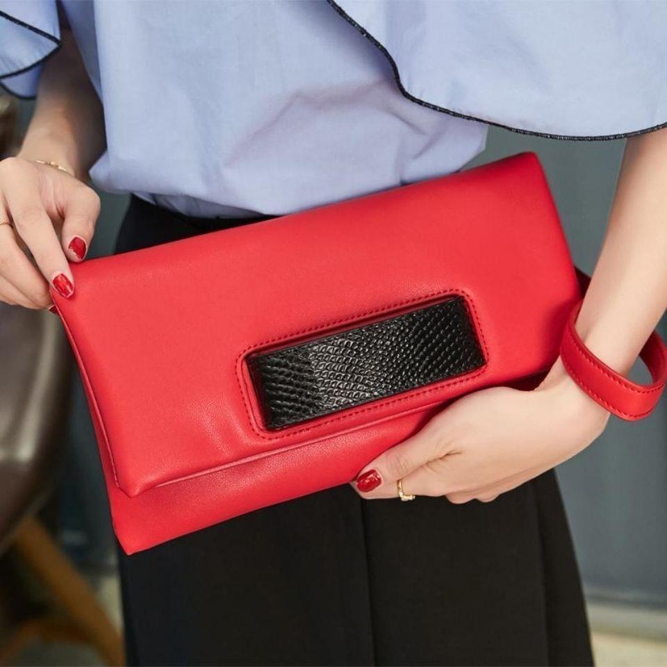 Túi Xách Da Mềm Cỡ Lớn Phối Dây Xích Đeo Vai Kiểu Hàn Quốc Thời Trang Cho Nữ