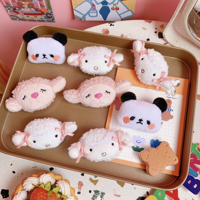 Huy hiệu hình thú bằng bông