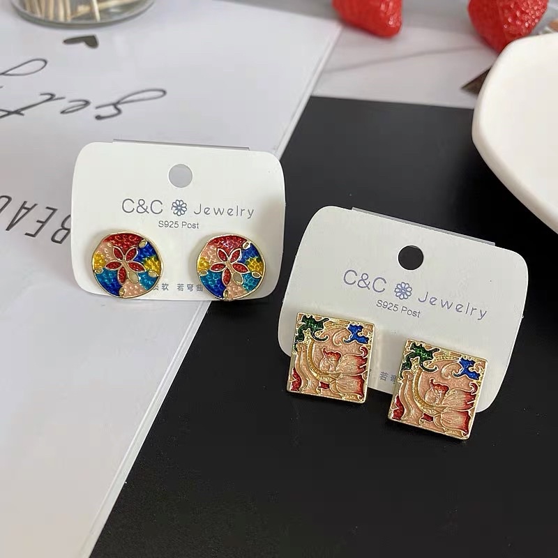 Khuyên tai màu sắc cổ điển - Maben