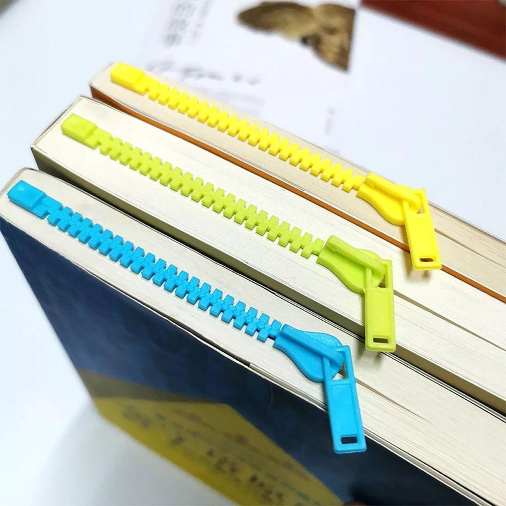 Giá Đỡ Sách Có Khóa Kéo Tiện Dụng Cho Giáo Viên