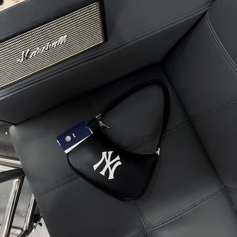 Túi kẹp nách da Mlb