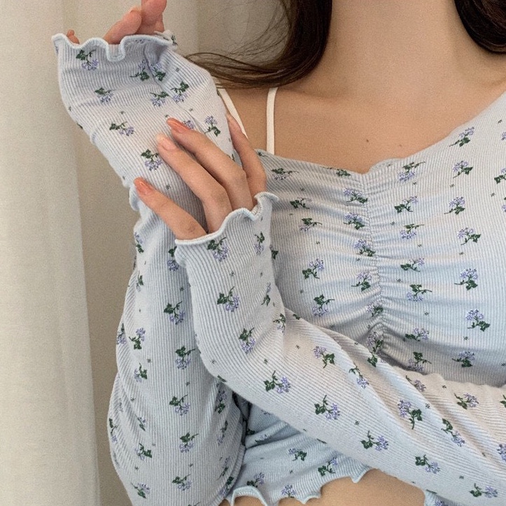 ÁO THUN NỮ CROPTOP TAY DÀI RÚT NGỰC HOẠC TIẾT HOA XANH QUYẾN RŨ ENTI HOUSE