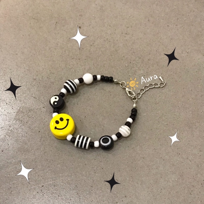 Vòng tay Trắng đen Handmade thiết kế bởi Aura