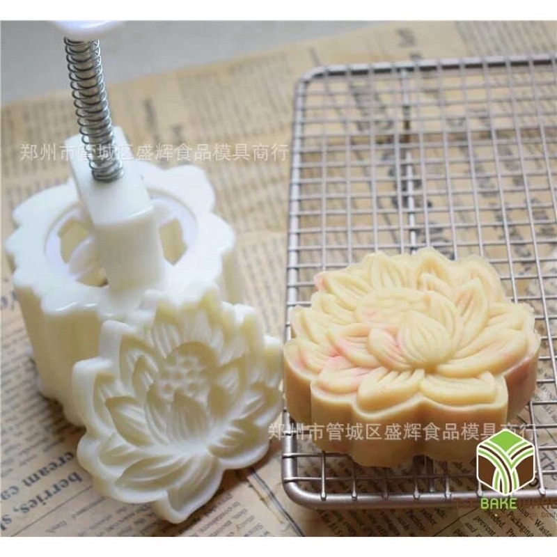 Khuôn trung thu lò xo hình hoa sen 3D 50-150g