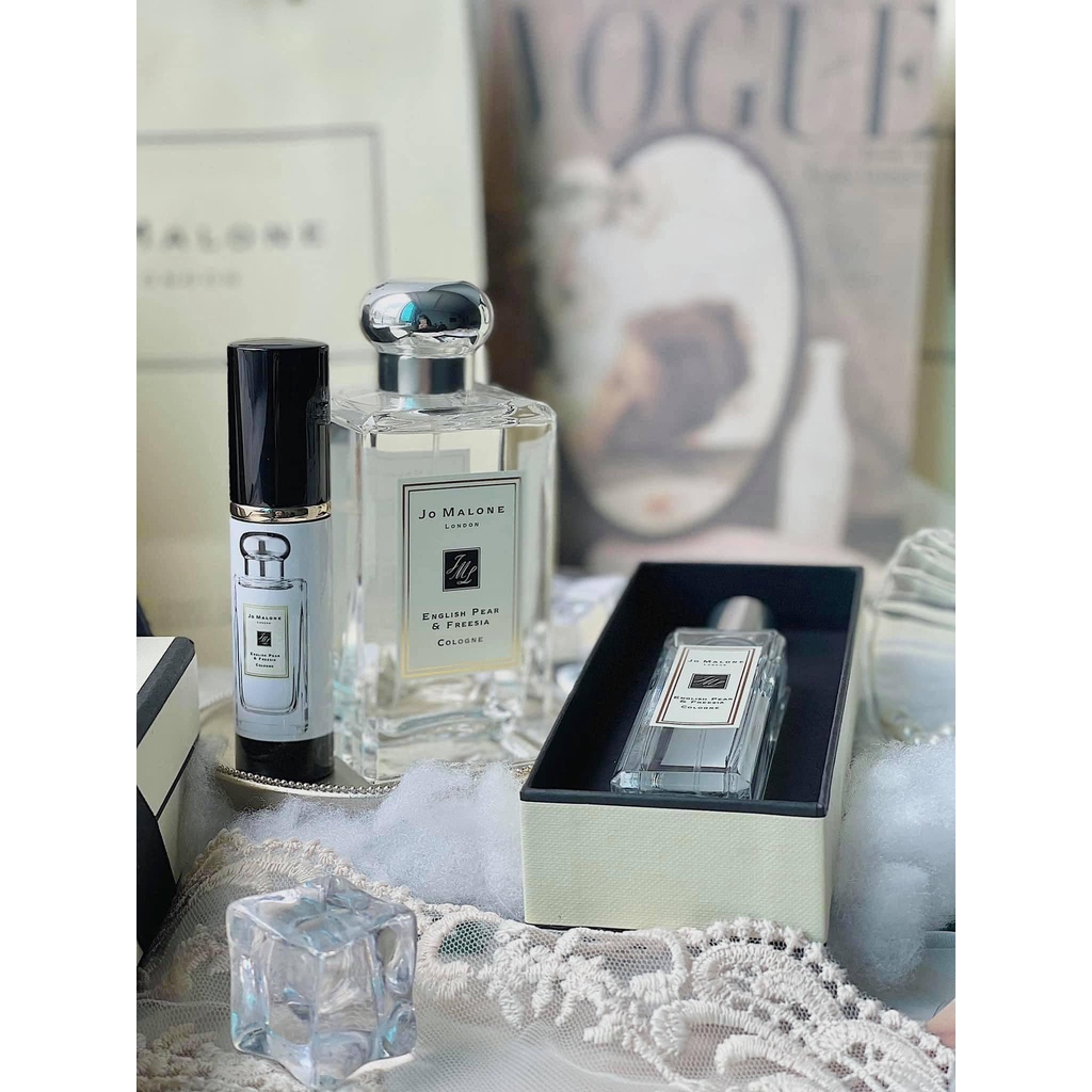 Nước hoa sáp thơm treo