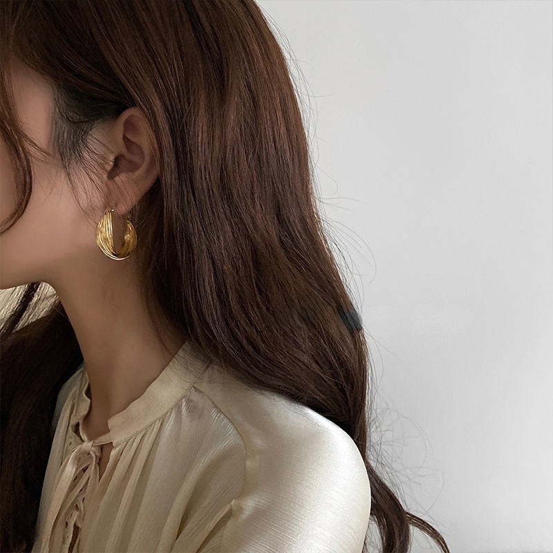 Khuyên Tai Kim Loại Hình Tròn Phong Cách Cổ Điển