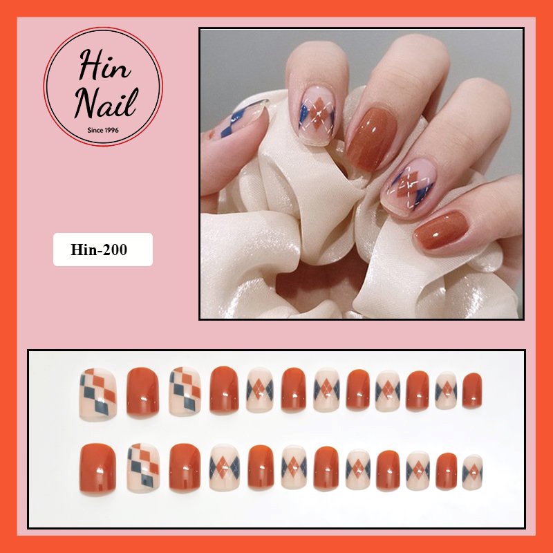 Móng tay giả form ngắn họa tiết bắt mắt mới