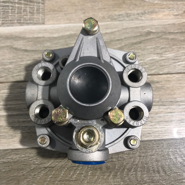 Sản phẩm gia đình làm: Chia hơi khẩn cấp đầu kéo ZJ382-TKL