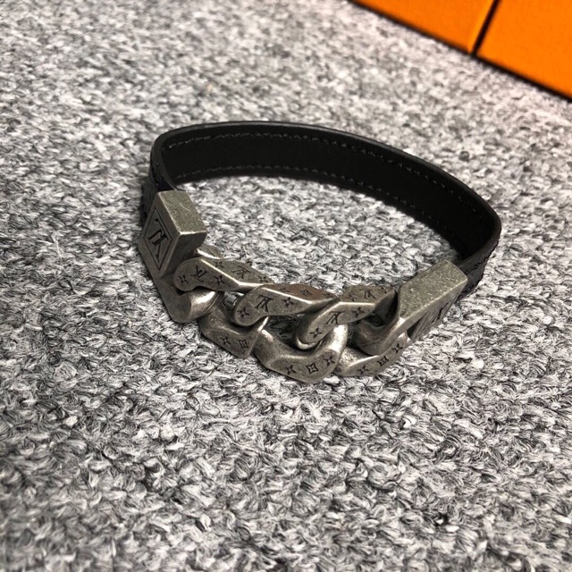 Vòng tay L0uis Vuitt0n monogram leather bracelet