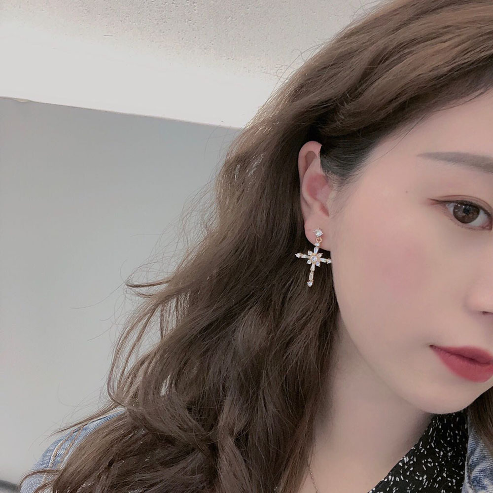 Đôi Bông Tai Mặt Hình Thánh Giá Phong Cách Tối Giản