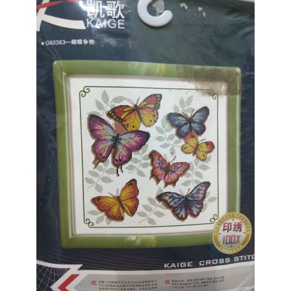 Tranh thêu chữ thập đàn bướm