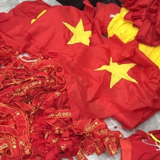 Áo cờ đỏ sao vàng