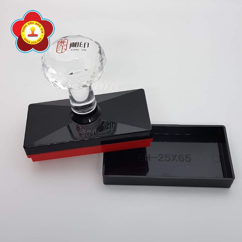 Con dấu EH2565 Mực nhanh khô. Dấu logo In lên Hộp xốp, Túi nilon PET, Giấy có bề mặt bóng. KT mặt dấu 2,5 x 6,5cm