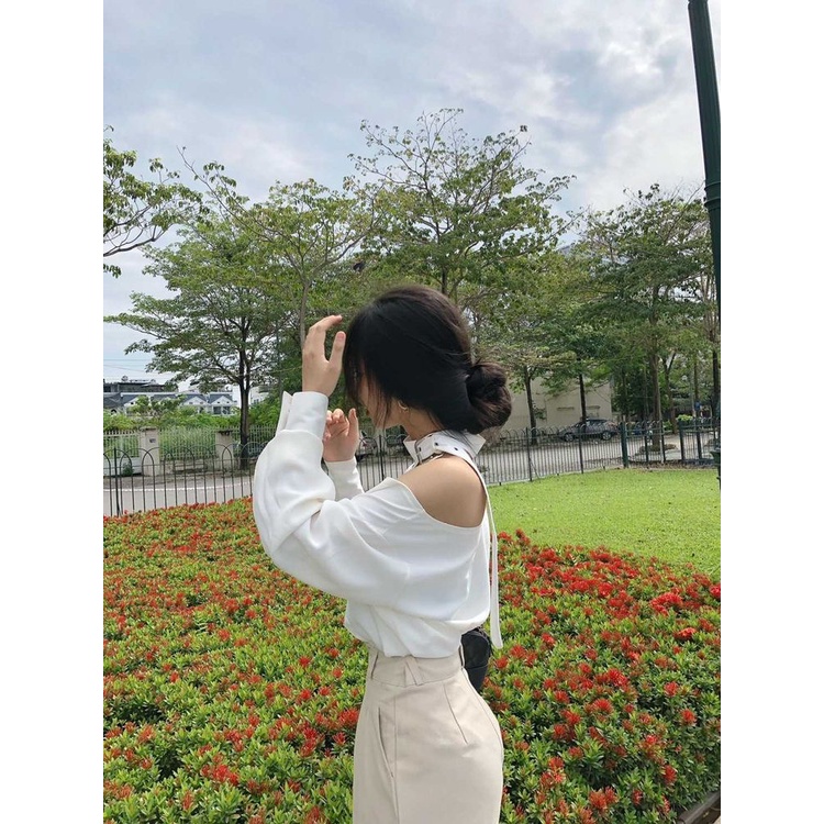 Sơ mi ulzzang khoét vai, cổ gài khoen