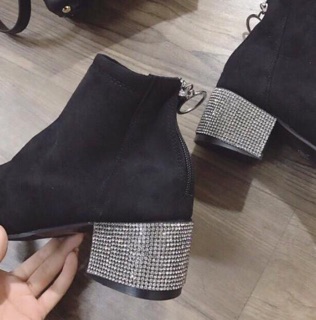 Boot gót kim tuyến