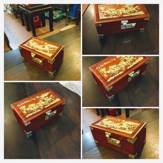 Hộp đựng con dấu ·······