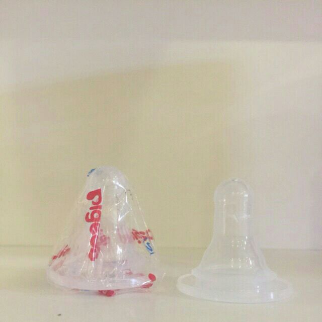 Núm vú Silicone siêu mềm Pigeon cổ thường (s/m)