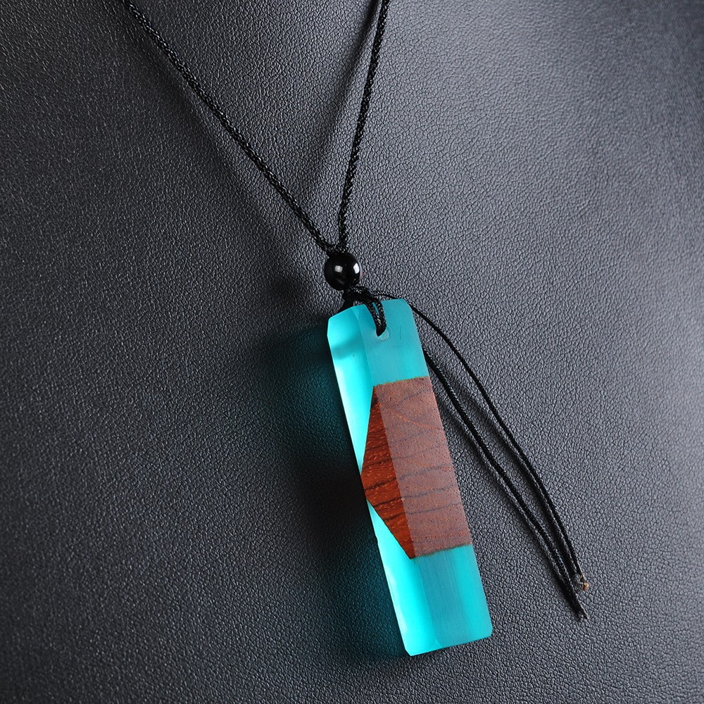 Dây chuyền thời trang với mặt đá phối gỗ đầy độc đáo