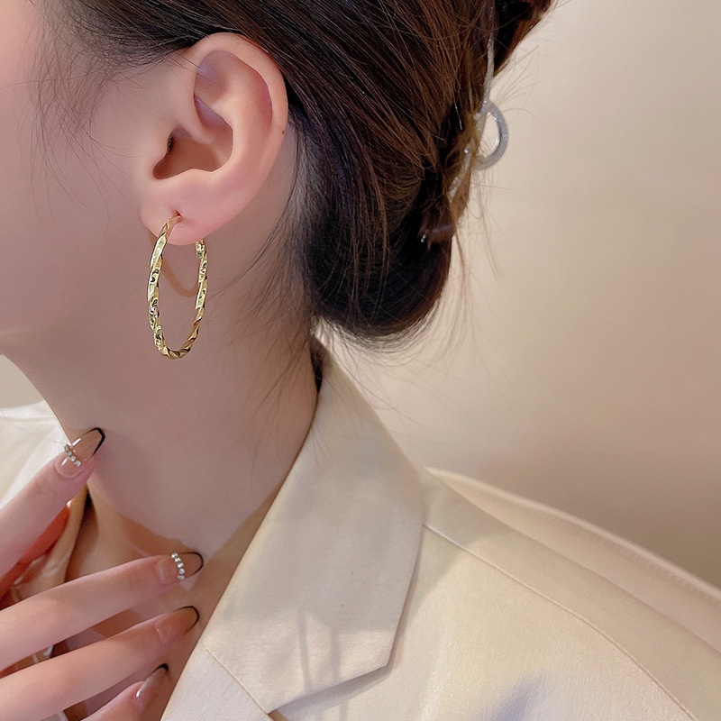 Khuyên Tai Kim Loại Hình Tròn Đơn Giản Thời Trang 2022