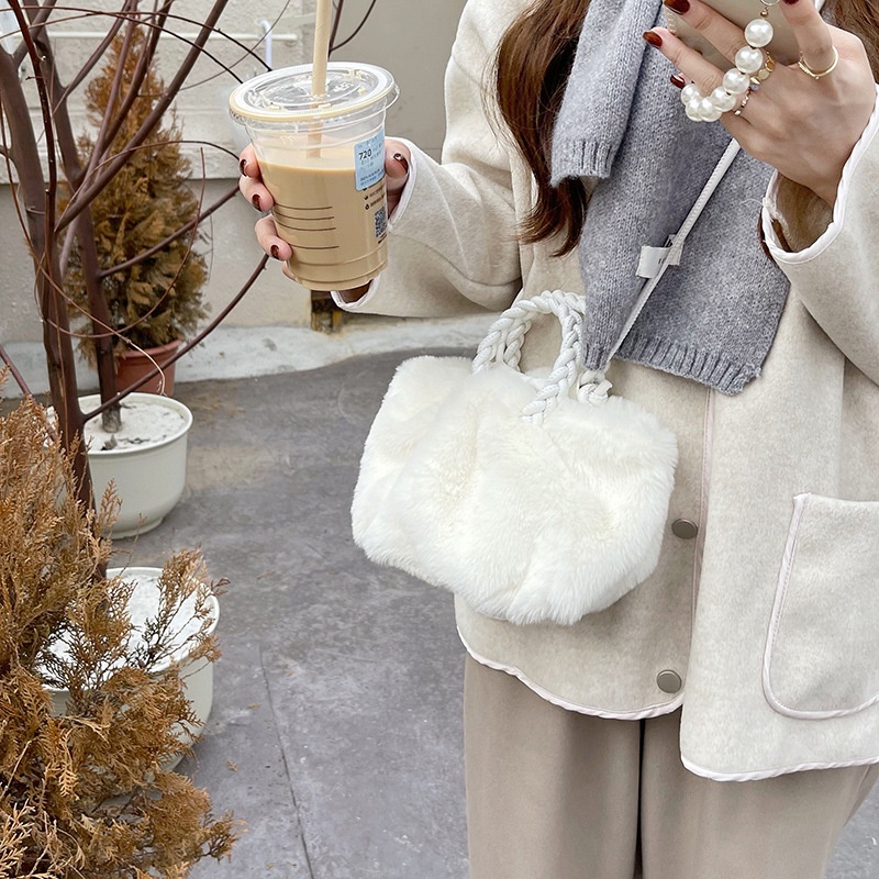 Túi Đeo Chéo Hình Đám Mây Xếp Ly Phối Lông Dễ Phối Đồ Hợp Thời Trang