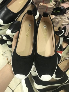 Giày thể thao mẫu mới