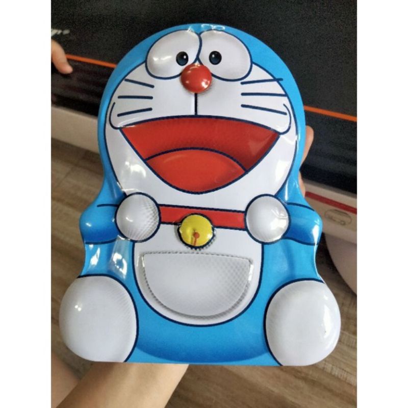 Hộp đựng tiền tiết kiệm có khóa Doremon.