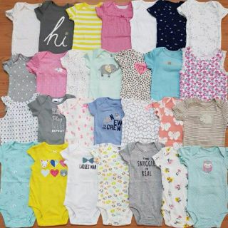 Bodysuit body bé gái carter's