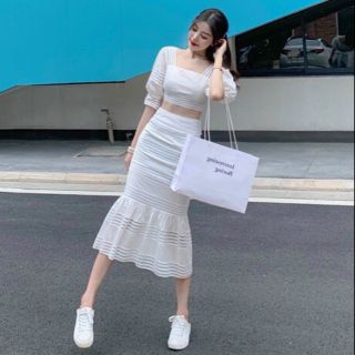 Set áo crop phối ren và chân váy