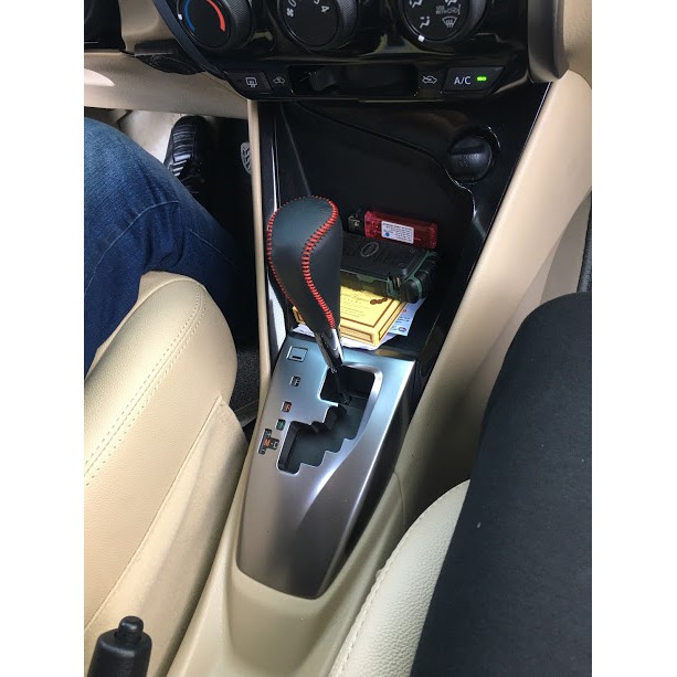 Bọc cần số Toyota vios, Altis 2012 - 2018  AT da bò 100% HandMade