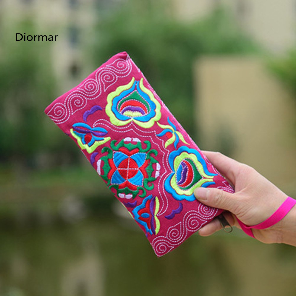 Túi Dáng Dài Cầm Tay Khóa Kéo Thêu Hoa Cho Nữ