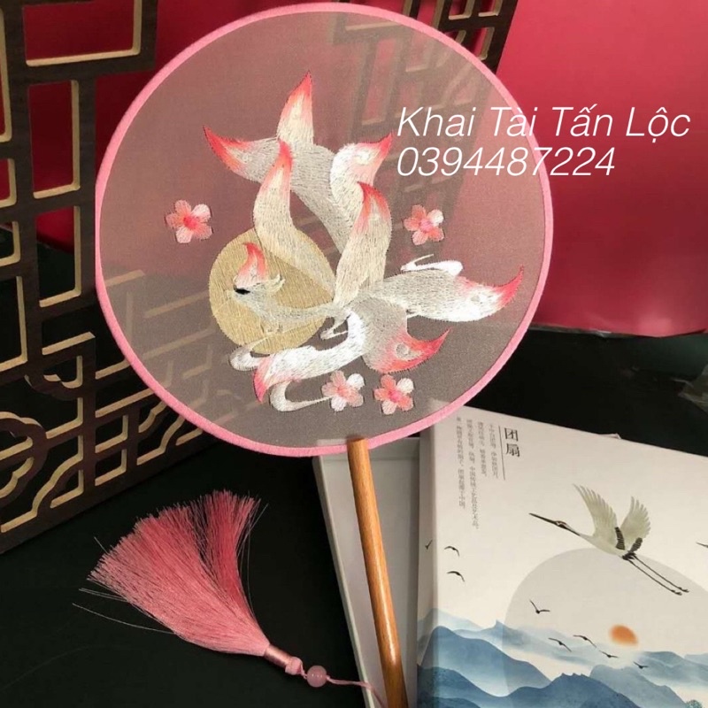Quạt cổ trang Tô Châu thêu 2 mặt hồ ly và hoa đào