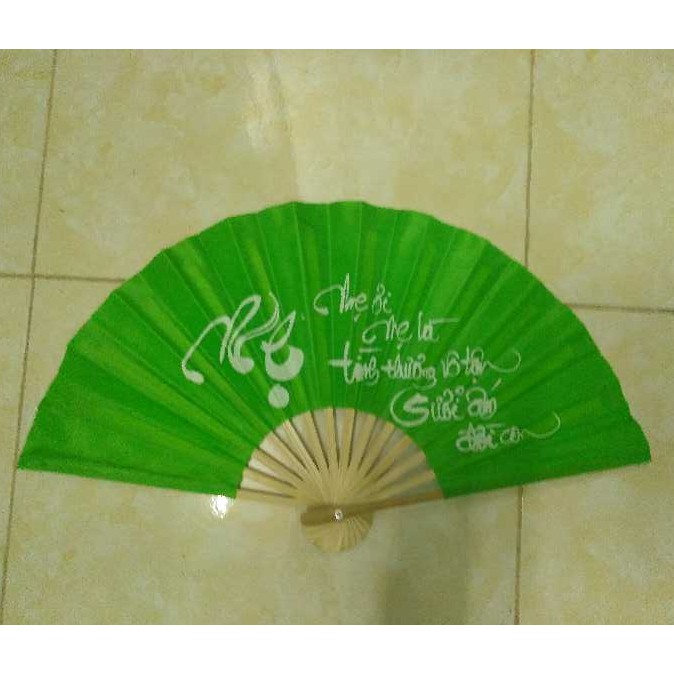 Quạt vải Huế_Phiên bản thư pháp (dài 28cm, xòe 50cm, nặng 50g)