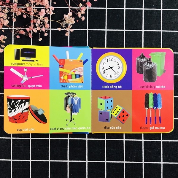 Sách: 101 Từ Đầu Tiên - Đồ Dùng Thân Thiết