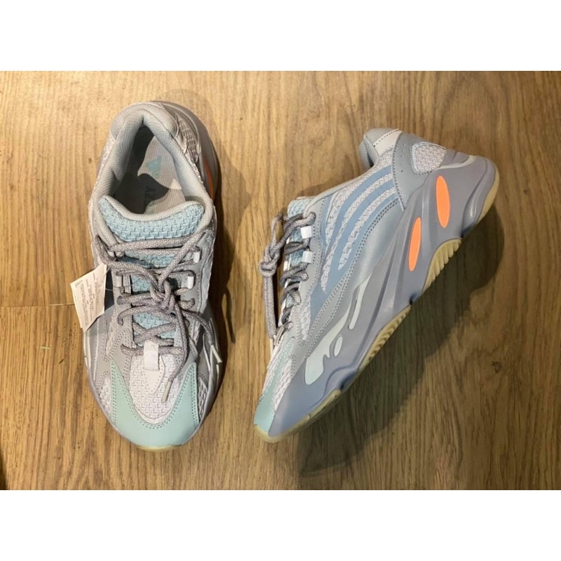 GIÀY SNEAKER NỮ YZ700 HÀNG 1:1. BẢN PHẢN QUANG DÂY VÀ UPPER!