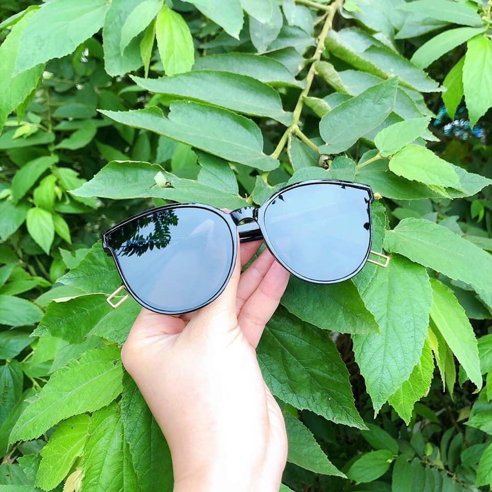 Kính V mắt mèo hót hàng loại 1 | BigBuy360 - bigbuy360.vn